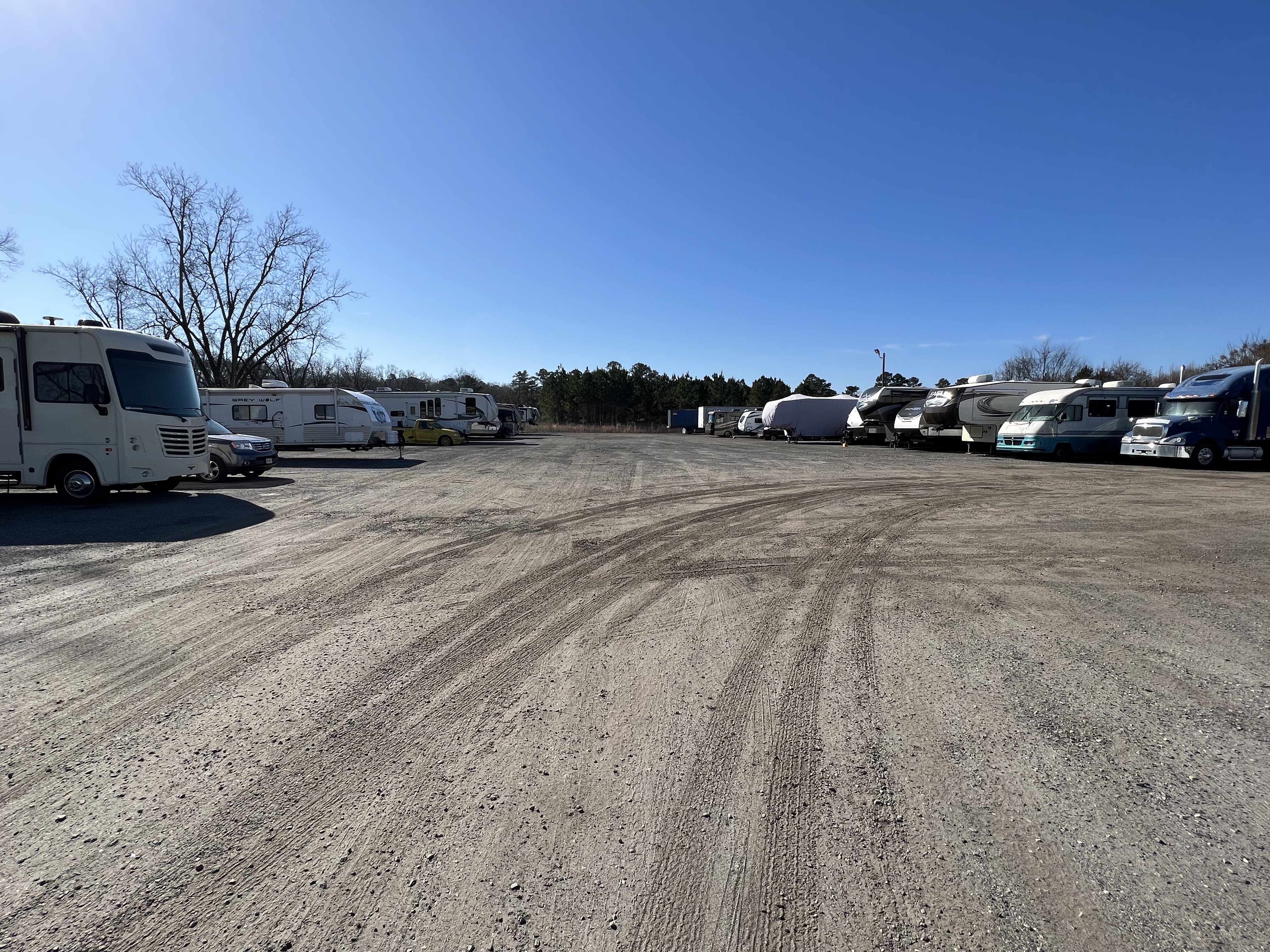 Outdoor RV and boat parking in Byron, GA